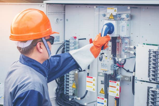 Fachservice optimiert und aktualisiert elektrische Systeme für mehr Sicherheit und Effizienz in Berlin.