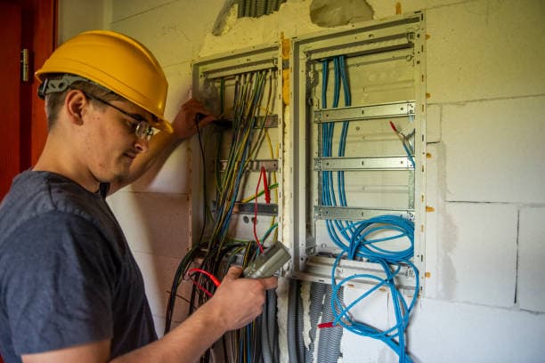 Moderne Elektroarbeiten in Berlin für sichere und professionelle Installationen in Häusern und Gewerbeobjekten.
